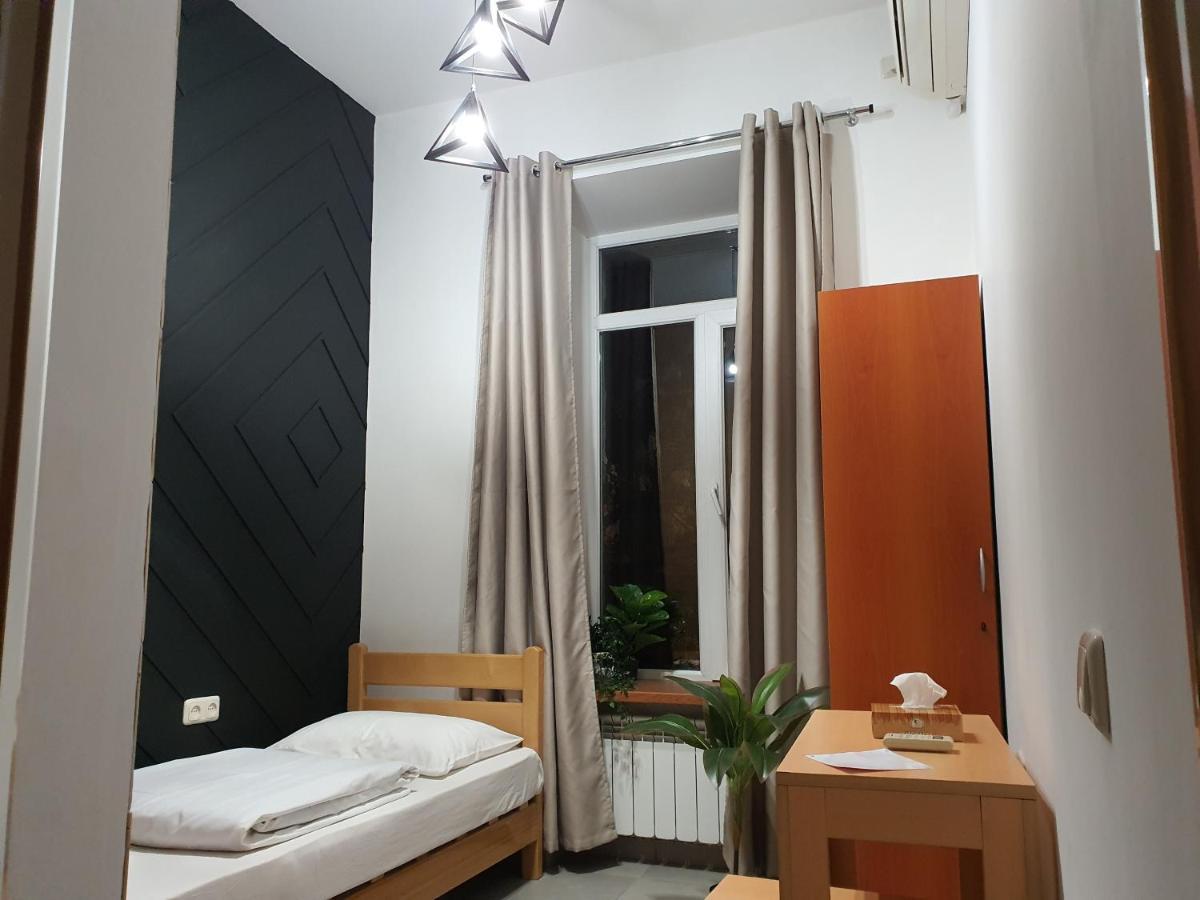 Envoy Hostel & Tours Jerevan Exteriör bild