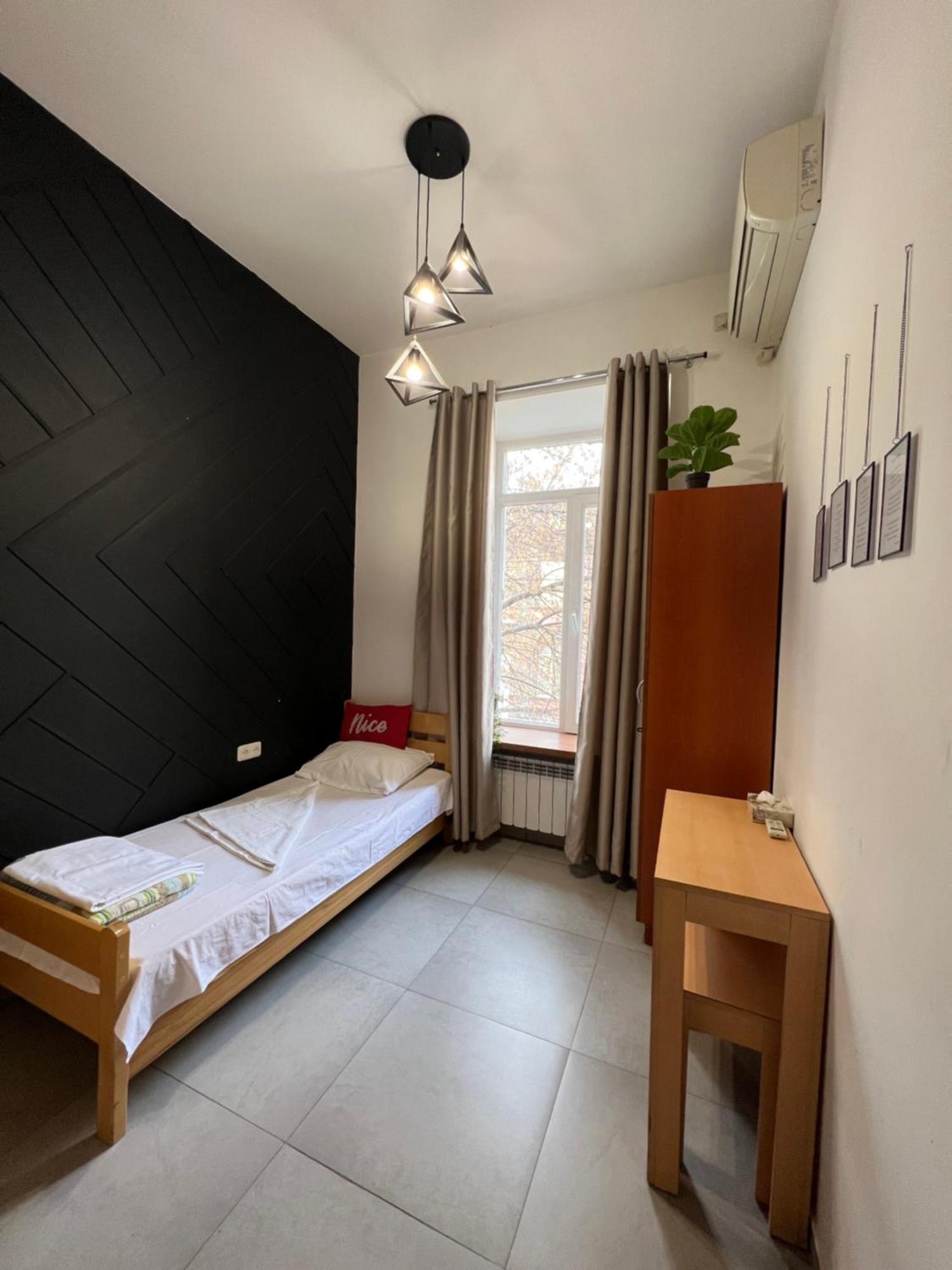 Envoy Hostel & Tours Jerevan Exteriör bild