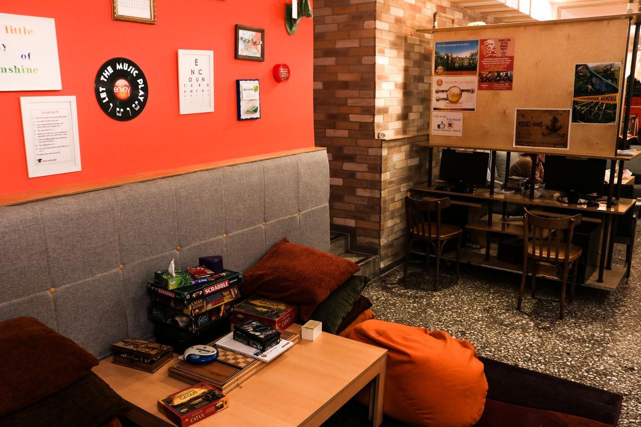 Envoy Hostel & Tours Jerevan Exteriör bild