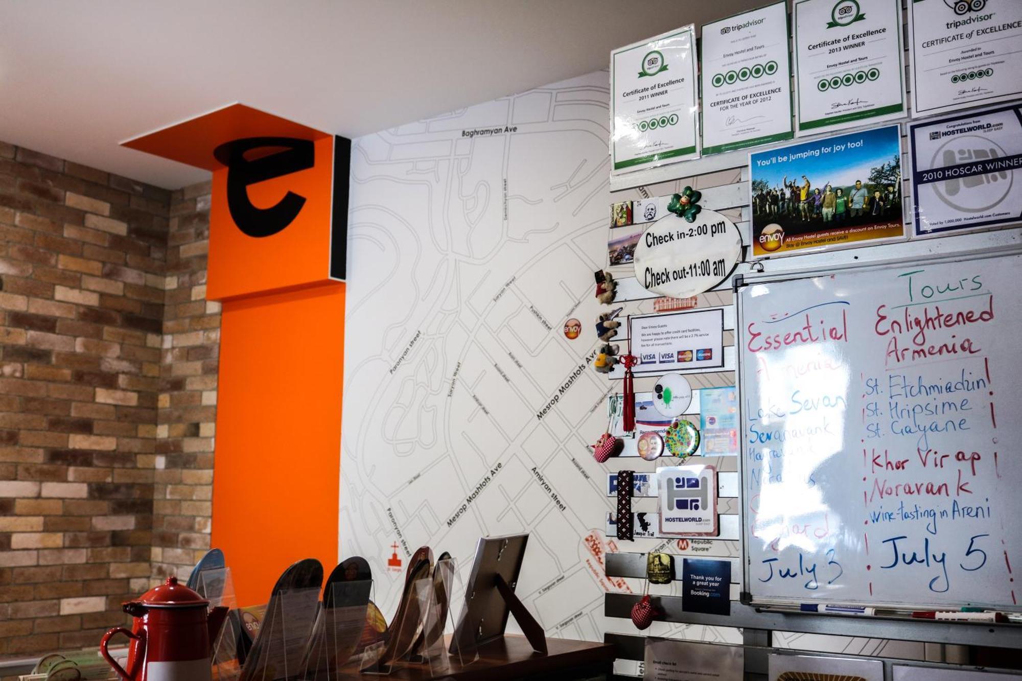 Envoy Hostel & Tours Jerevan Exteriör bild